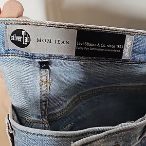 NWOT Levi's Silver Tab mom jeans light wash distressed ripped cropped jeans 29 thumbnail 9