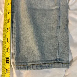 Light-Wash American Eagle Jeans Size 10 Inseam 25 inches thumbnail 7