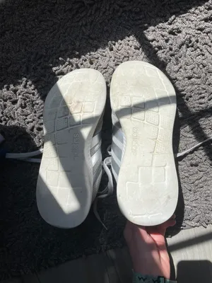 Adidas Women’s Tennis shoes size 8 1/2. thumbnail 2