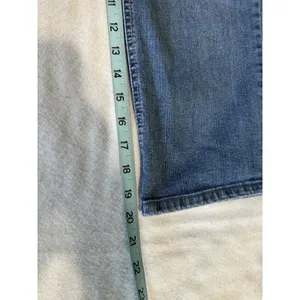 Christopher & Banks Med Denim Capri Size‎ 10 Mid Rise Pockets Zip thumbnail 7