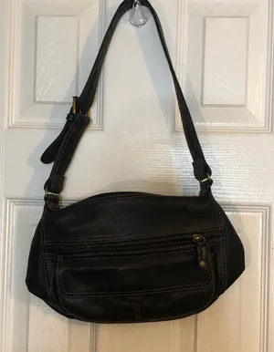Fossil Black Leather Purse in great shape. It’s really cute thumbnail 1