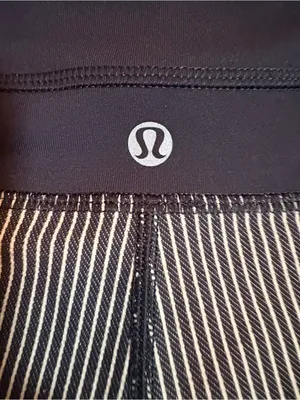 Lululemon Skinny Groove Pant. Great condition vintage thumbnail 4