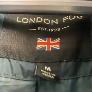 London fog women’s size medium long puffer down quilted coat thumbnail 3