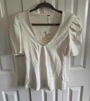 Free People Puff Sleeve White Heathered T-Shirt NWT Size Small thumbnail 1