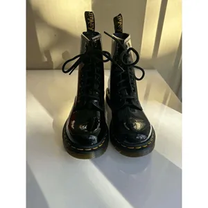 Dr. Martens 1460 8 Eye Patent Leather Boots Black Womens US Size 5 thumbnail 3