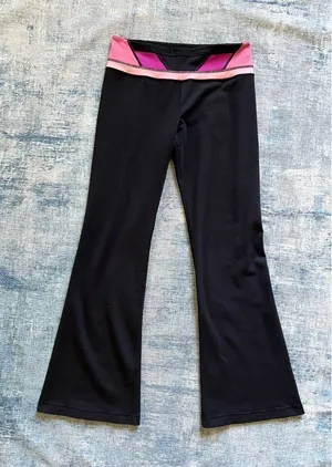 Lululemon Groove Black Fuchsia Peach Pink Quilt Winter Flare Leg Pants Size 8 thumbnail 1