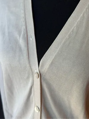 Silks 100% silk Light Cream V-Neck Button-Front Cardigan Sweater thumbnail 5
