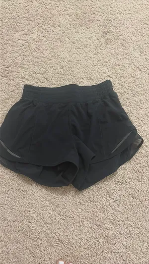Lululemon Hotty Hot 2.5" Shorts High-Rise thumbnail 5