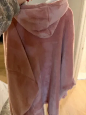 pink blanket hoodie thumbnail 4