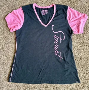 Women's Size XL Chase Authentics Stewart Black and Pink V-Neck Tee thumbnail 1