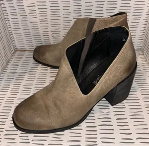 Free People Terrah Grey Leather Cut Block Heel Ankle‎ Booties Shoes Women 8.5 39 thumbnail 1