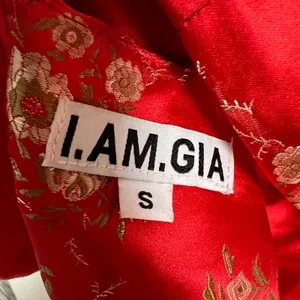 I.AM.GIA. Red Floral Jacquard Satin V-Neck Cropped Top Size Small thumbnail 8