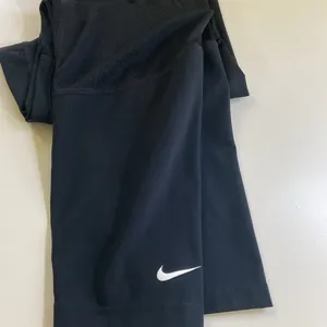 Nike Pro Dri-Fit Women’S Black Leggings. Medium. thumbnail 14
