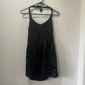 ZARA Women's Black Halter Tie Neck Mini Dress Medium LBD NEW‎ SHORT POLYESTER thumbnail 2