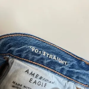 American Eagle Jeans‎ 90s Straight Leg Medium Wash Rigid Denim Womens 4 thumbnail 5