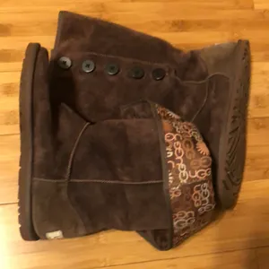UGG Australia 3387 Lo Pro Button Fold Over Logo Boots Brown Sheepskin Size 6 thumbnail 8