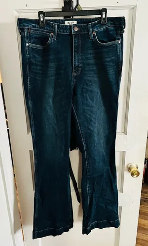 Wrangler Ultra High-Rise Jeans thumbnail 1
