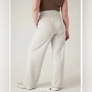 Athleta Seasoft Wide Leg Pant Abalone Grey Size Large. thumbnail 3