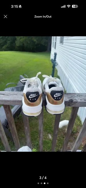 Women’s Air Max Nike Sneakers thumbnail 3