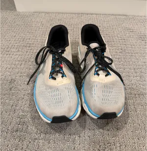 On Cloud Running Shoes thumbnail 2