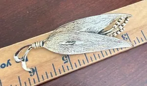 Vintage Gold Tone brooch thumbnail 1