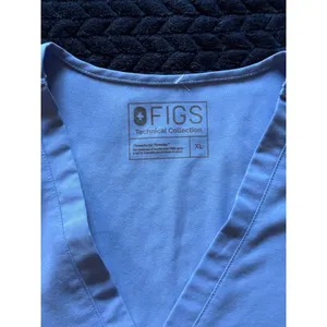 Figs‎ Women's Technical Collection Catarina Pocket Scrub Top Blue Size XL thumbnail 2