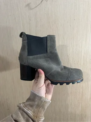 Women’s Sorel Waterproof Gray Chunky Suede Chelsea Ankle Booties Size 8 thumbnail 2