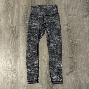 Lululemon Sz 4 Wunder Under Hi‎ Rise 7/8 Tight Workout Athletic Women’s Leggins thumbnail 3