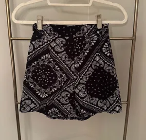 SheIn Black Mini Skirt thumbnail 1