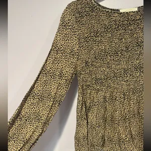 Urban Romantics rouched cheetah‎ long sleeve thumbnail 2