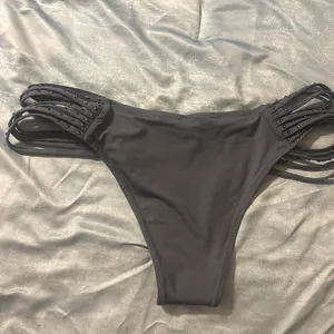 Skims rhinestone swim strappy bikini bottom in gunmetal size 2X thumbnail 8