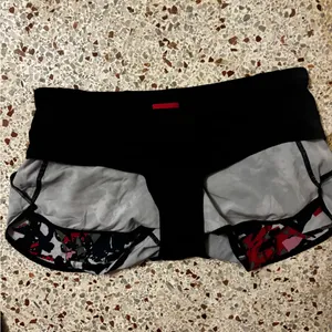 Lululemon Run Speed Shorts in the "Pop Cut Boom Juice" size 6 thumbnail 5