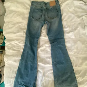 Zara flared ripped jeans thumbnail 8