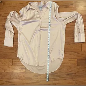 H&M- Cream V-neck Button-down Silk Top Size L thumbnail 6
