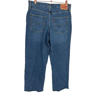 Levi’s Women’s 94 Baggy Cropped Raw Hem‎ Jeans Size 30 thumbnail 2