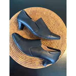 BeautiFeel Black Leather Cap Toe Kitten Heel Loafers‎ Shoes Womens Size 40 thumbnail 6