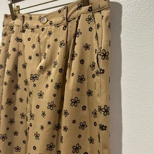 Le lis Floral Print Tan Pants thumbnail 3
