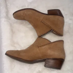 Jack Rogers Womens Suede Scalloped Trim Ankle Booties Brown Size 8.5 thumbnail 3