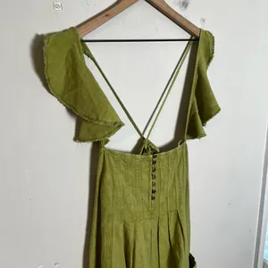 ANTHROPOLOGIE- Pilcro Flutter Sleeve Midi Dress Linen Green Boho Raw Hem Ruffle thumbnail 4