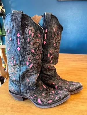 Women’s cowboy boots thumbnail 1