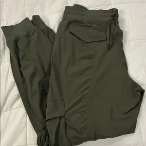 Lululemon Dance Studio Relaxed-Fit Mid-Rise Cargo Jogger Army Green size m thumbnail 5