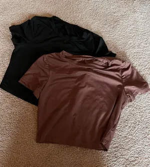 Amazon Basics Tee Cropped thumbnail 1