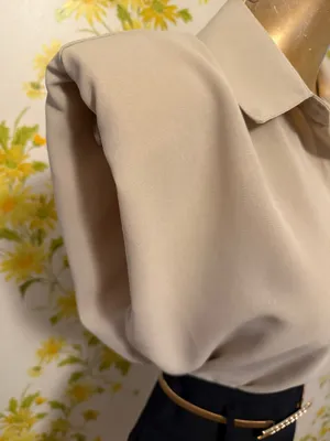 Padded shoulders Sleeveless Boxy Button Down Blouse size M Tan Size M thumbnail 2