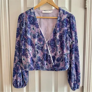 ASTR Long Sleeve Floral Blouse thumbnail 2