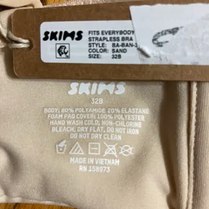 SKIMS Strapless Bra 32B thumbnail 3