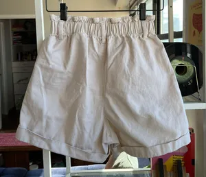 H&M Khaki Shorts thumbnail 8