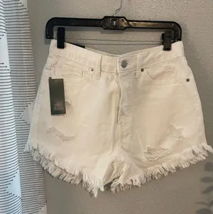 Target High waisted shorts thumbnail 1