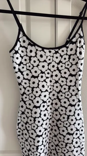 White Fox Boutique dress thumbnail 3