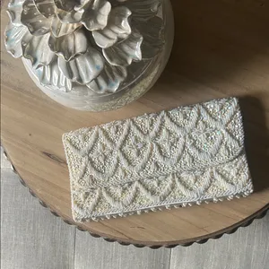 Non Signe Handmade Creme/White Bridal Beaded Clutch Made in Hong Kong thumbnail 3