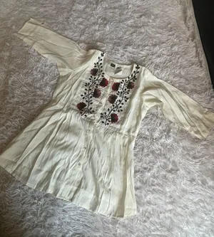 White Shirt/Kurti Size XS thumbnail 1
